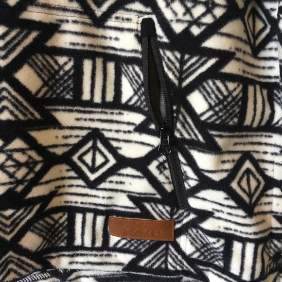 KAVU Woman’s Overlook Pullover Fleece Poncho - Picture 3 of 6